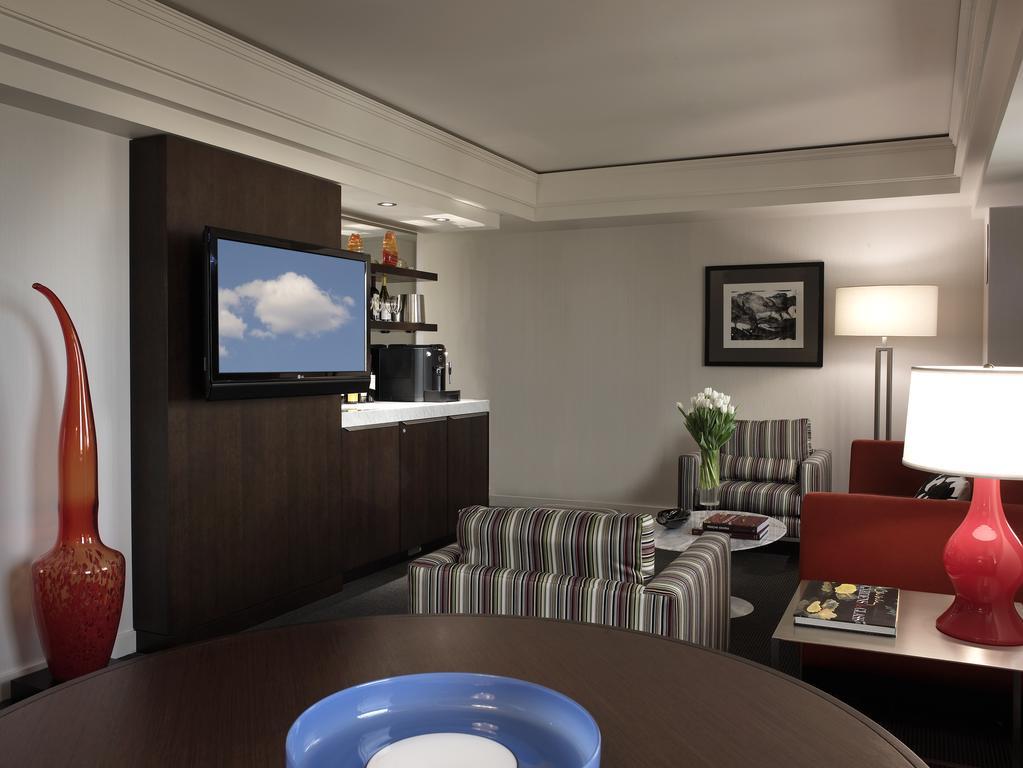 Hotel Murano Такома Экстерьер фото A suite at the Renaissance Boston Harborview Hotel