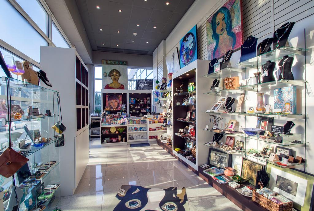 Hotel Murano Такома Экстерьер фото A store in Madrid