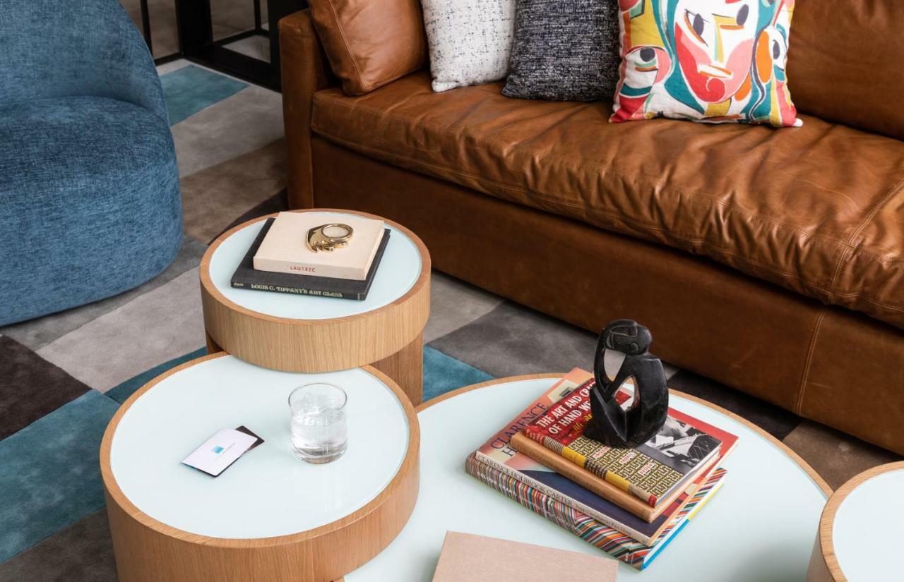 Hotel Murano Такома Экстерьер фото A coffee table with a stack of books